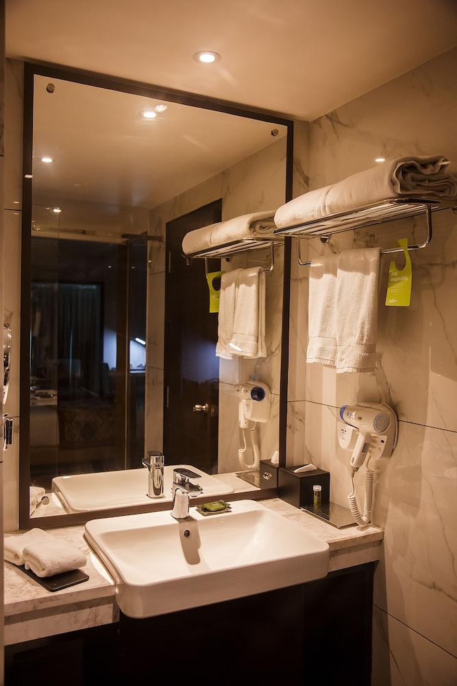 Hotel Radisson Center Lucknow